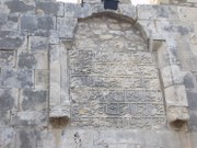 Zugemauerter Eingang einer Synagoge in Frankreich