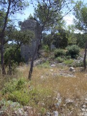 bäume-steine-turm_180x240 Frankreich, steinige Landschaft mit Turm